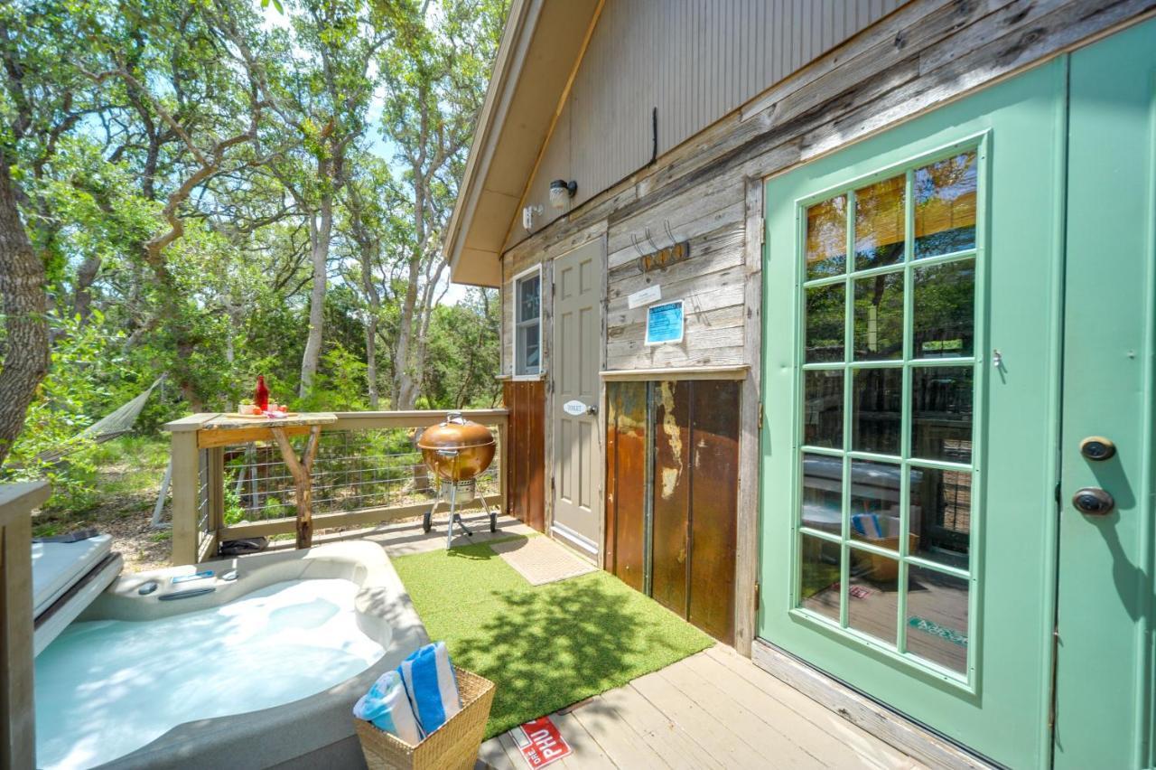 Snuggle Inn Wimberley Cabin With Fire Pit And Deck Kültér fotó