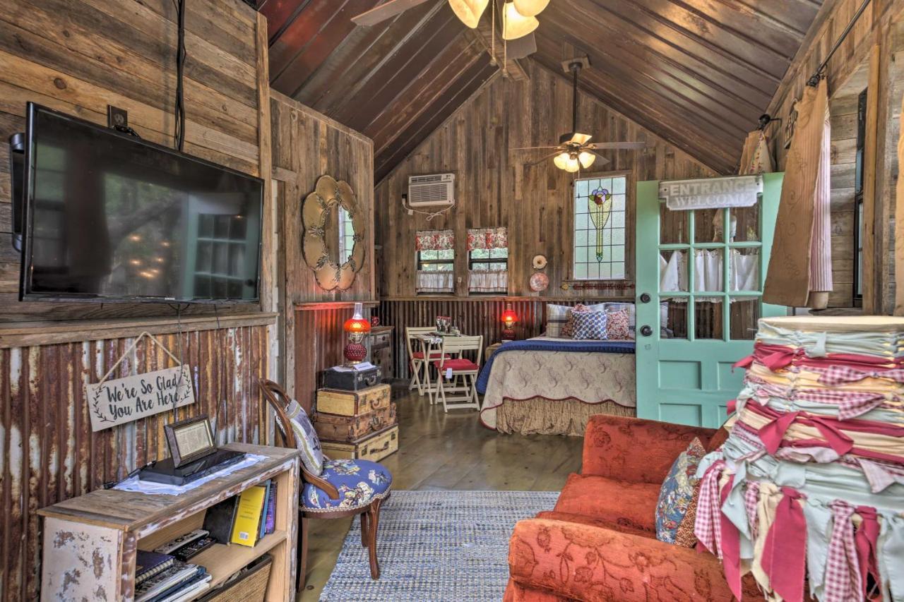 Snuggle Inn Wimberley Cabin With Fire Pit And Deck Kültér fotó